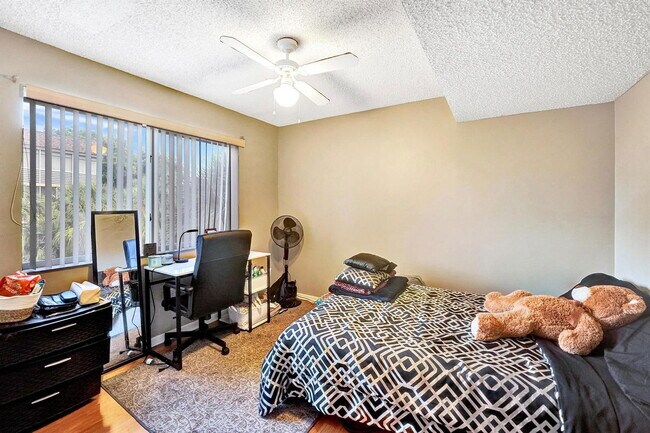 Building Photo - 9470 Tangerine Pl