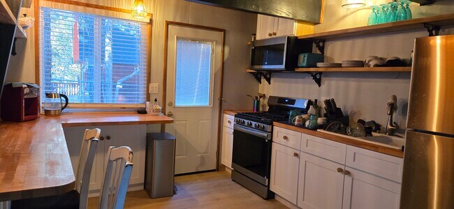 Building Photo - 252 San Bernardino Ave