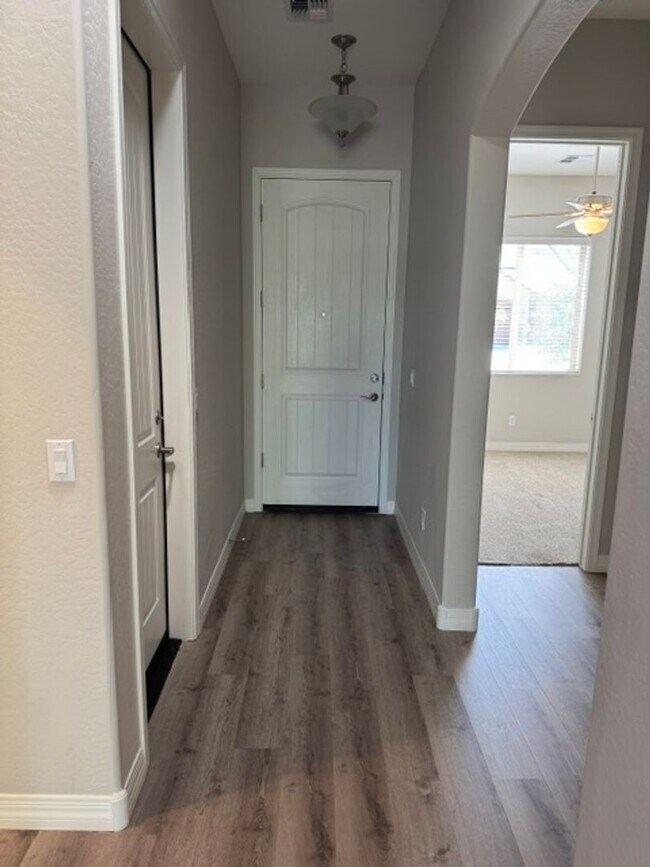 Building Photo - 5632 N Teaberry Ln