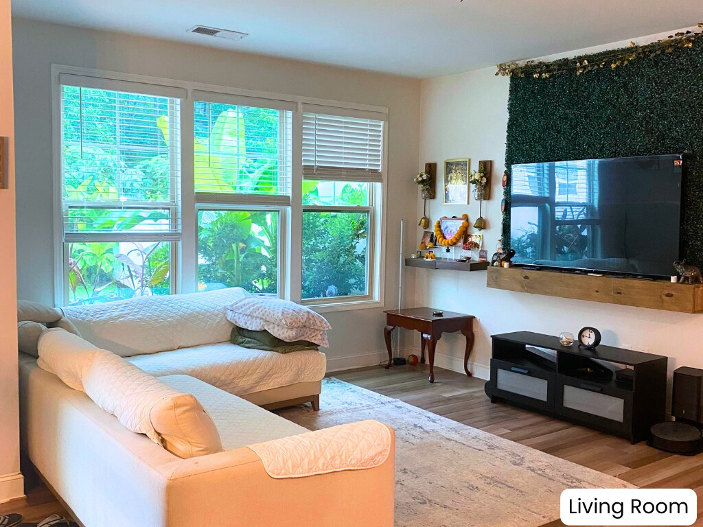 Building Photo - 1005 Longitude Dr