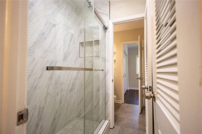 Building Photo - 91 Rumson Rd NE