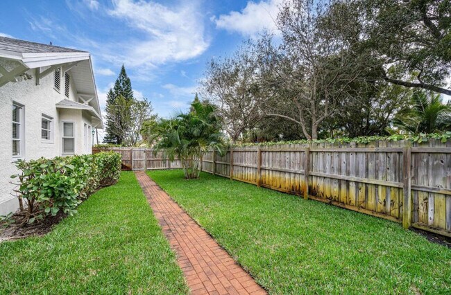 Building Photo - 5301 N Flagler Dr