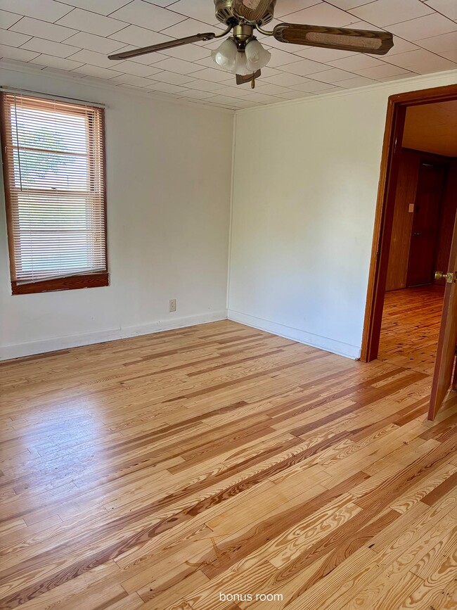 Building Photo - 1062 College Ave