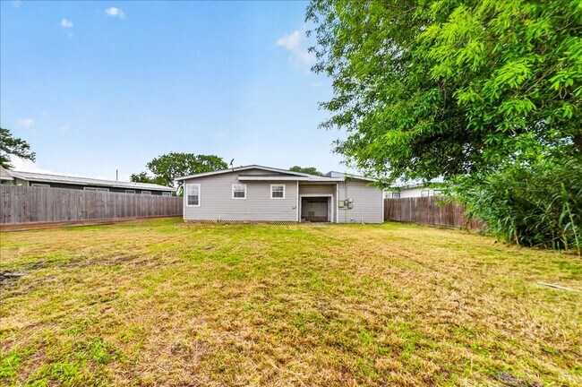 Building Photo - 929 Ashland Dr