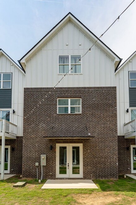 Building Photo - 5710 Sofias Cir