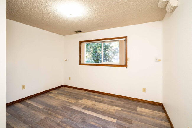 Building Photo - 4 Bedroom 3 Bath Home -  EVERGREEN AIRPARK...