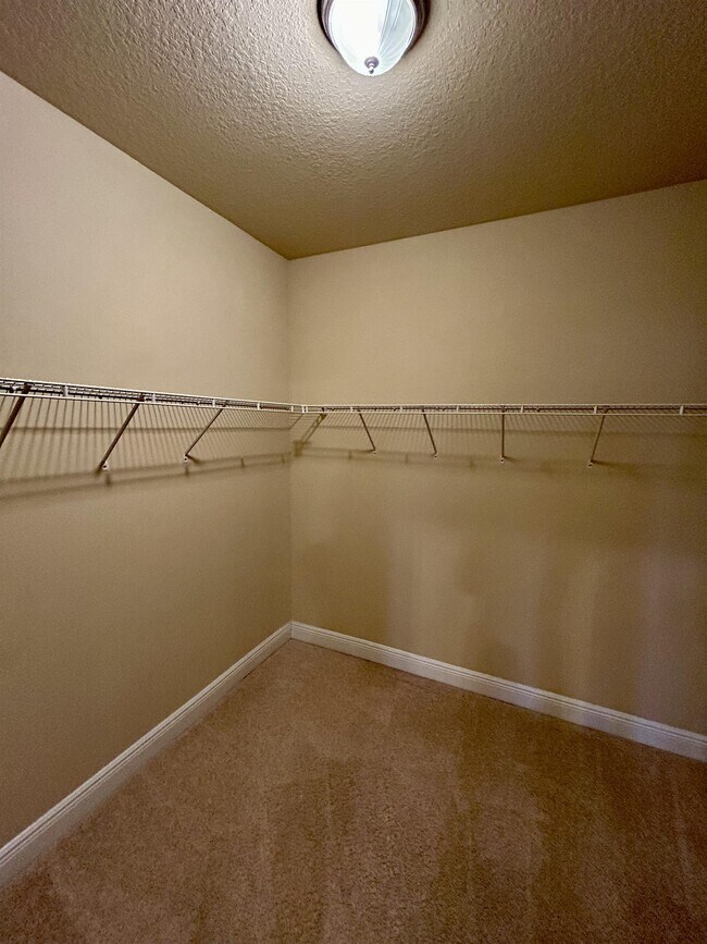 Building Photo - 80 S Knightsbridge Ct