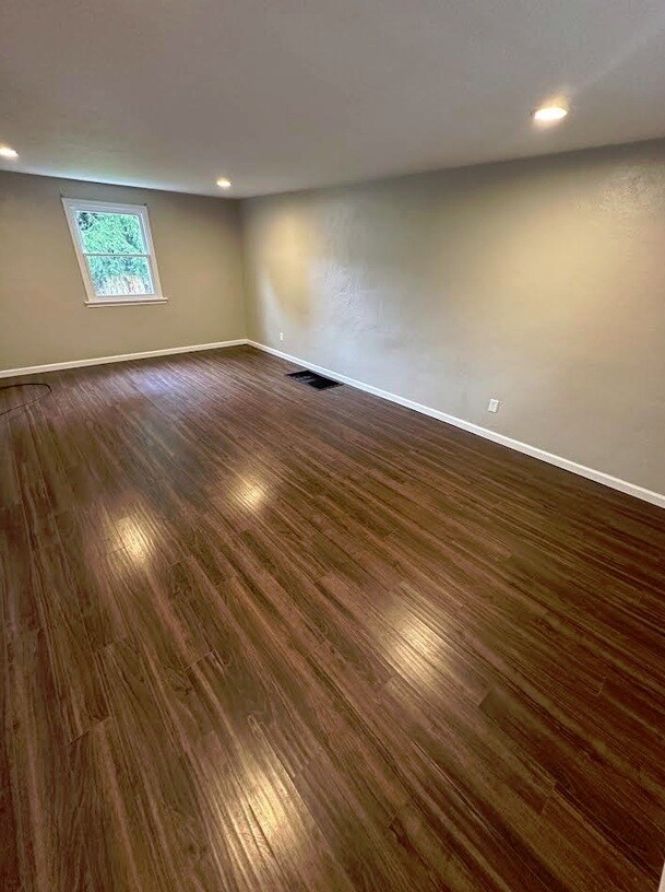 Building Photo - 1701 Lincoln Way