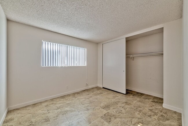 Building Photo - 3821 Daisy St