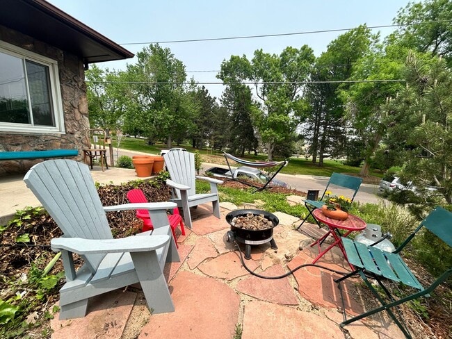Building Photo - $0 DEPOSIT OPTION. Quaint 2 Bed, 1 Bath Ra...