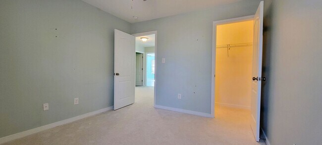 Building Photo - Large 4 bedroom 3 1/2 bath home that backs up to the 15th green in Magnolia Green.