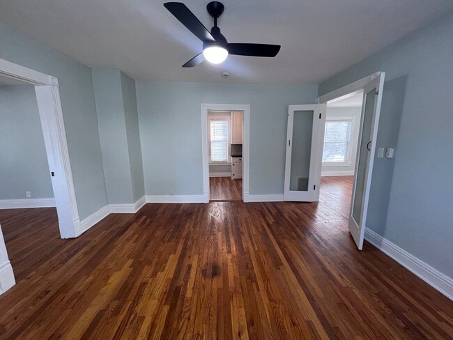 Building Photo - East Hills upper duplex!