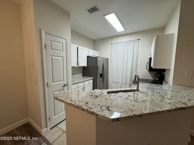 Building Photo - 13703 Richmond Park Dr N