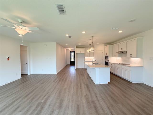 Building Photo - 713 Roanoke Dr