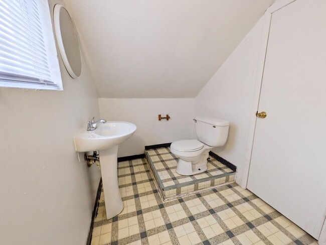 Building Photo - 3885 Park St