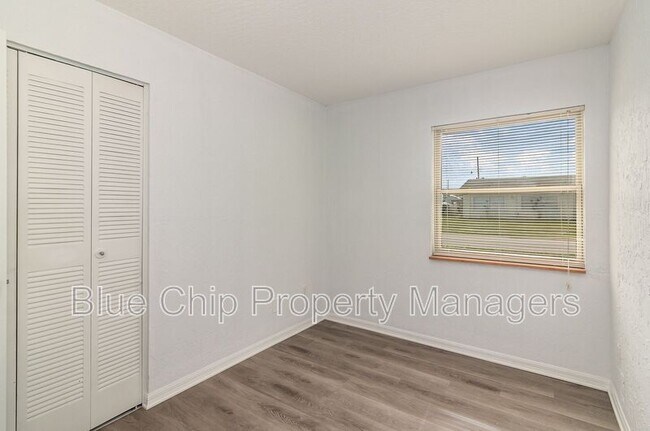 Building Photo - 921 Burn Dr NE