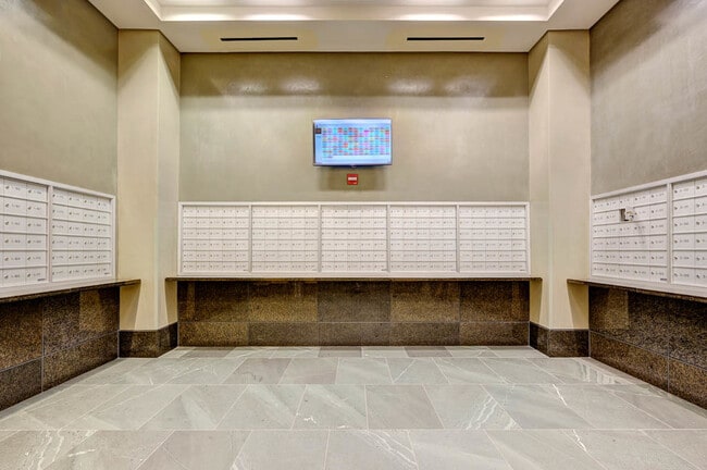 Building Photo - 130 N Garland Ct