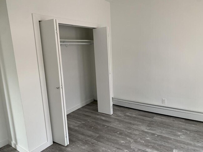 Building Photo - 20 Porach St