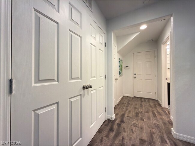 Building Photo - 372 Ambitious St