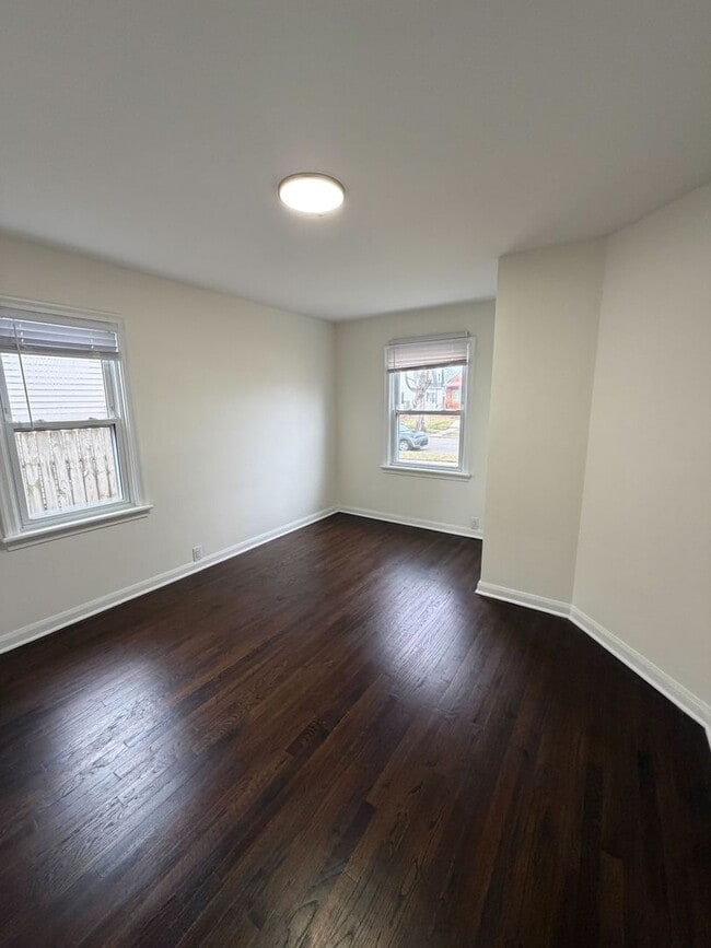 Building Photo - Stunningly Updated 2BR Home in Prime Bexley Location