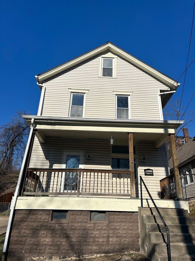 Primary Photo - Large Single Family Home near Riverview Park