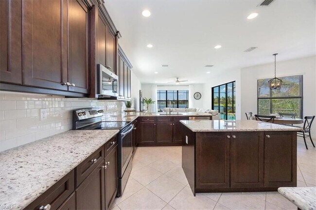 Building Photo - 13905 Luna Dr