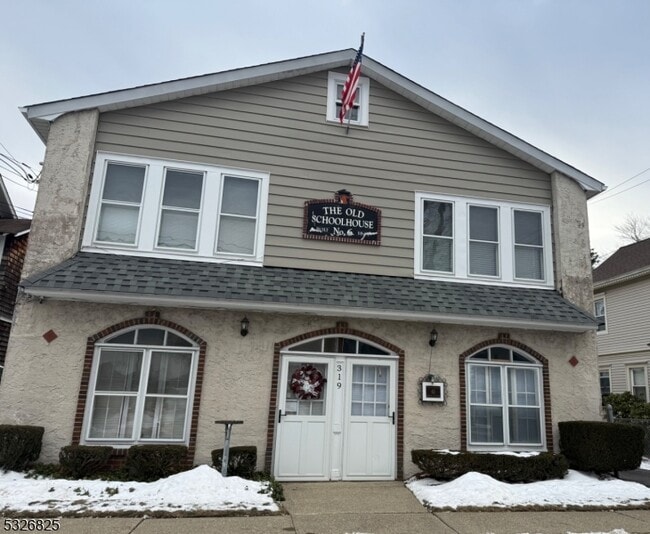 Building Photo - 319 Lathrop Ave