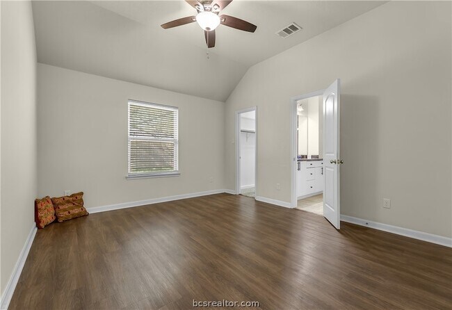 Building Photo - 240 Fieldstone Pl