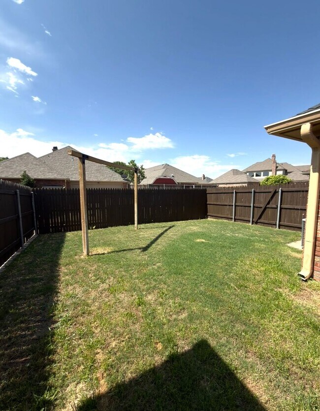 Building Photo - Immaculate garden home in Tivoli Estates