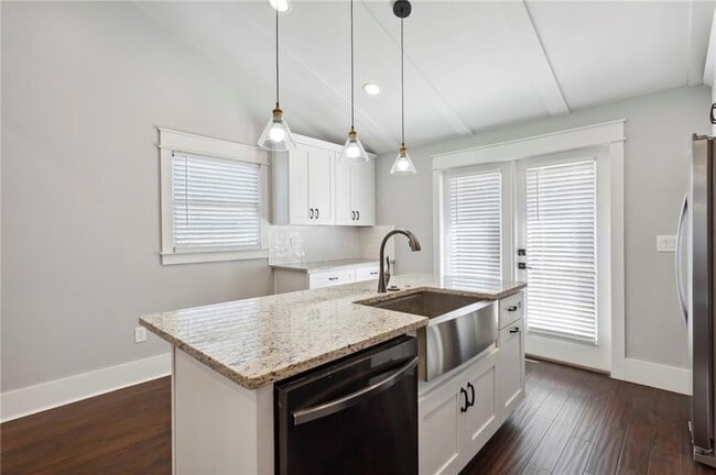 Building Photo - 3258 Highland Dr SE