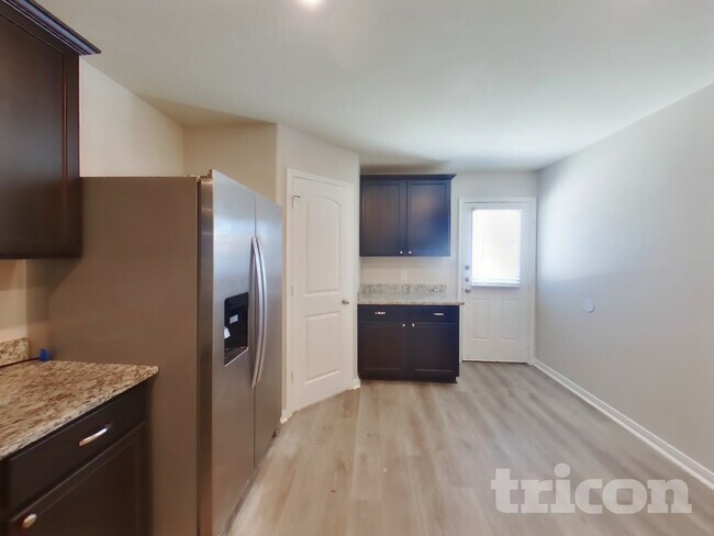 Building Photo - 715 Wonderland Trail