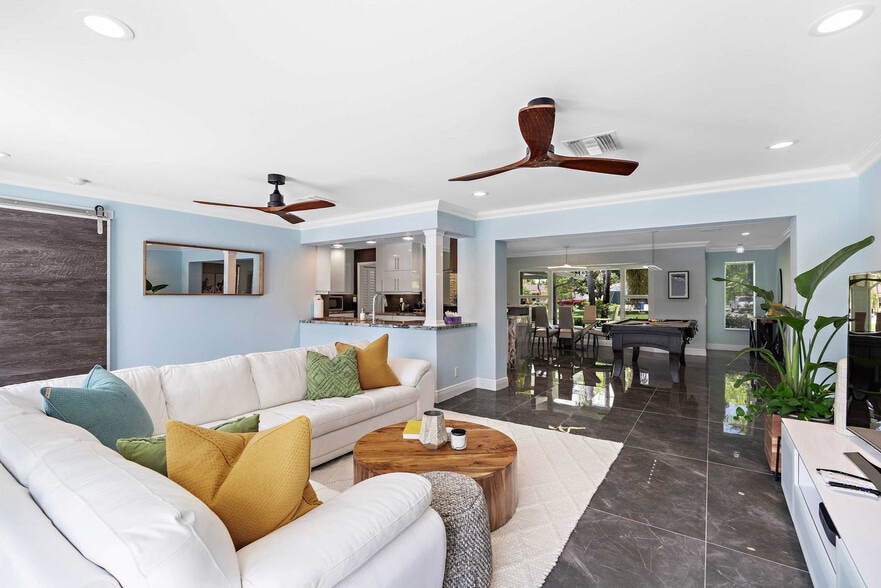 Building Photo - 2001 NW 36th St