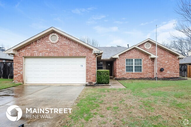 Building Photo - 2705 Forestview Dr
