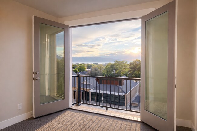 Building Photo - 67 S Main St