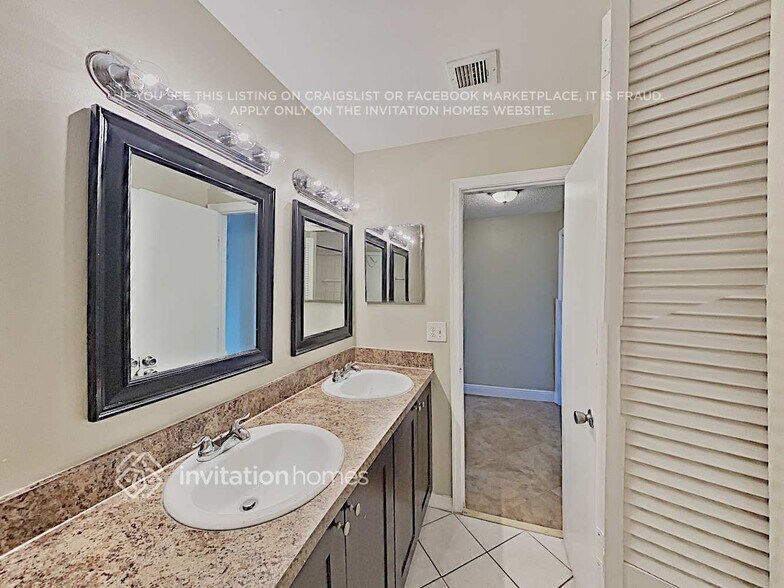 Building Photo - 9640 Richmond Cir