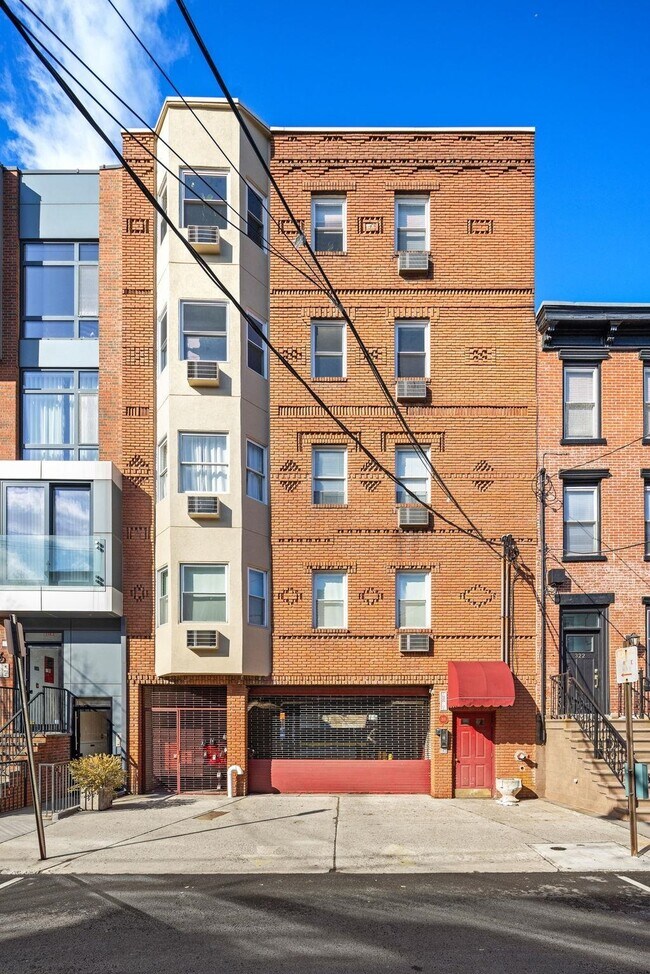 Primary Photo - 318 Park Ave