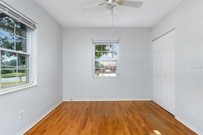 Building Photo - 2900 Leslee Lake Dr N