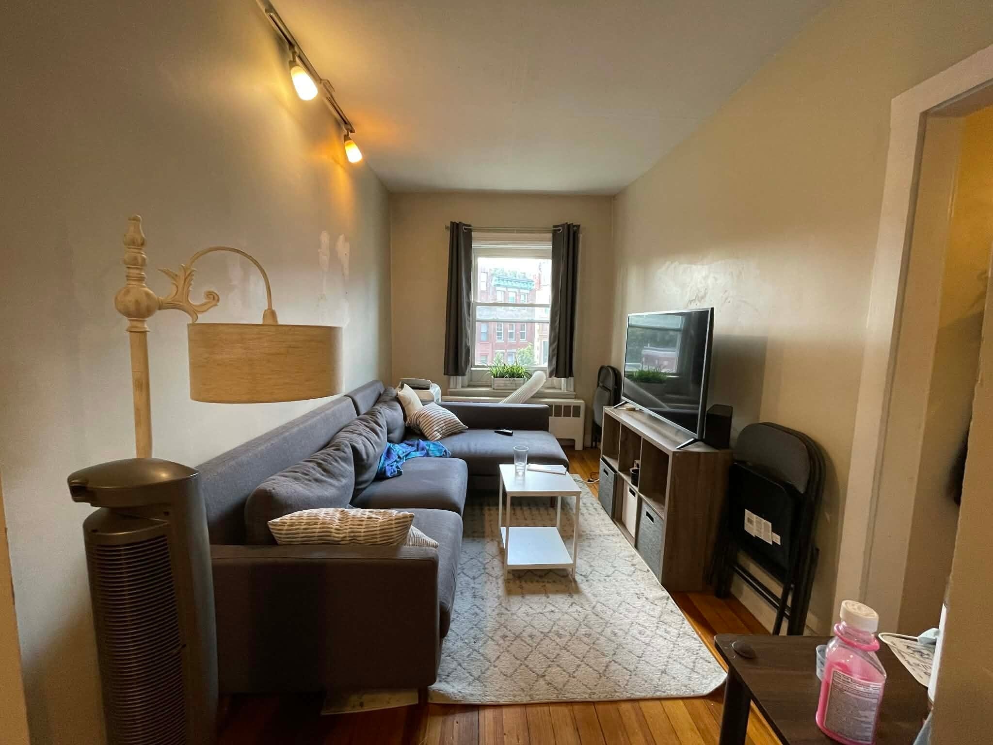 Building Photo - 437 Hanover St