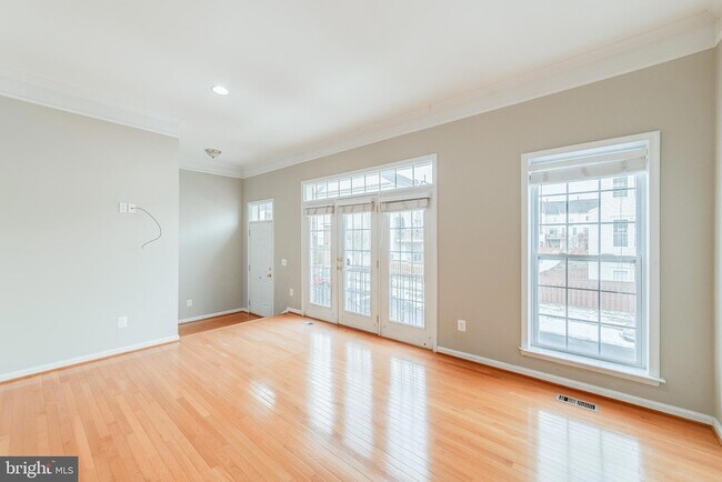 Building Photo - 22072 Avonworth Square