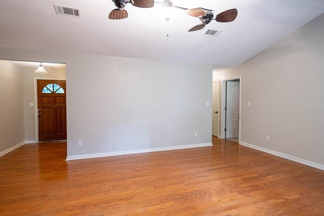 Building Photo - 4679 Inisheer Dr