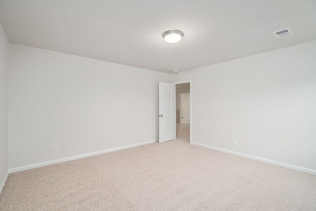 Building Photo - PET FRIENDLY - ENCLOSED FENCE In beautiful Graniteville!  Free Rent promo with qualified lease!!