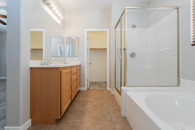 Building Photo - 8611 Splendid Leaf Ct