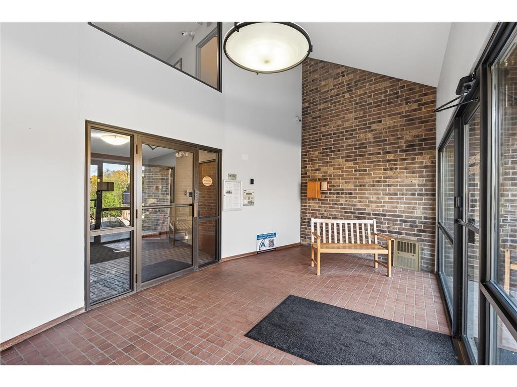 Building Photo - 35 Nathan Ln N