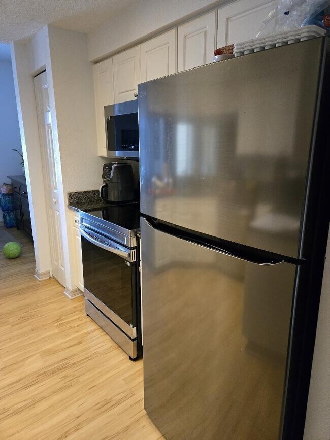 Building Photo - 3019 Alcazar Pl