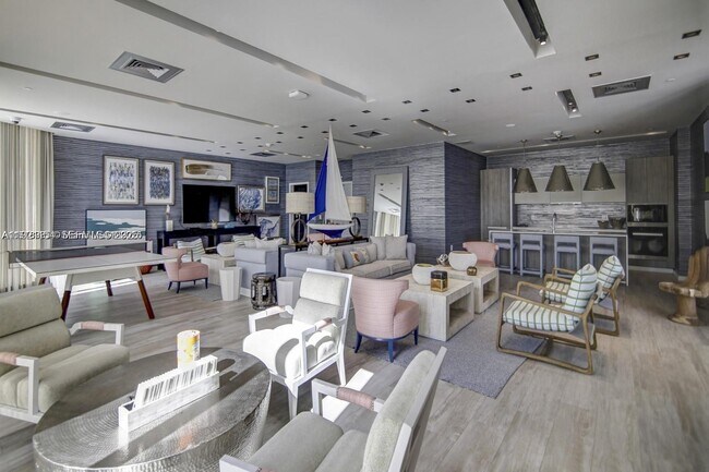 Building Photo - 2900 NE 7th Ave