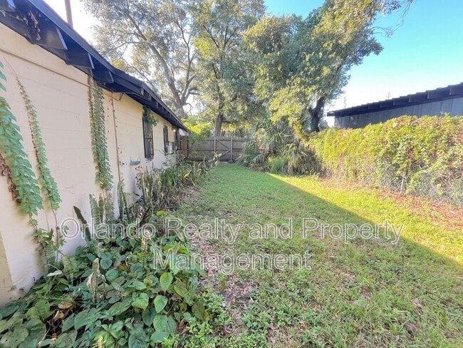 Building Photo - 1235 1/2 W Cypress St.