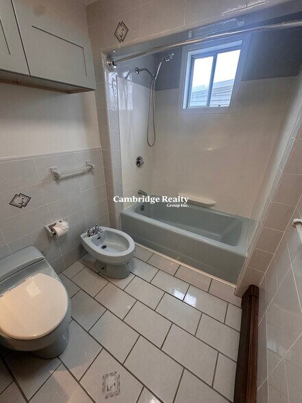 Building Photo - 255 Elm St