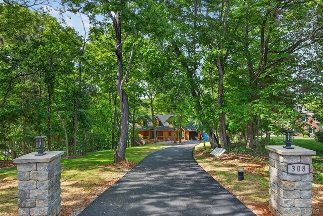 Building Photo - 308 Acres Ct