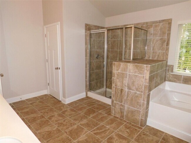 Building Photo - 3300 Mulberry Cv Wy