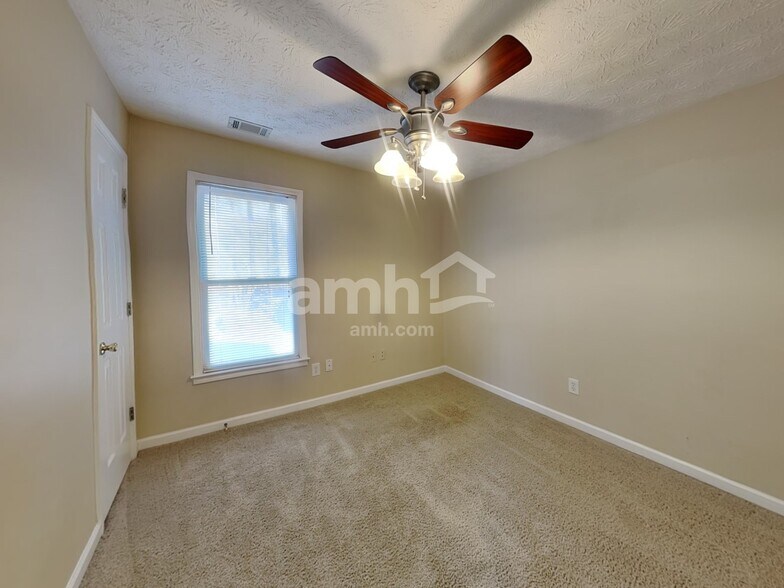 Building Photo - 5435 Silk Oak Way